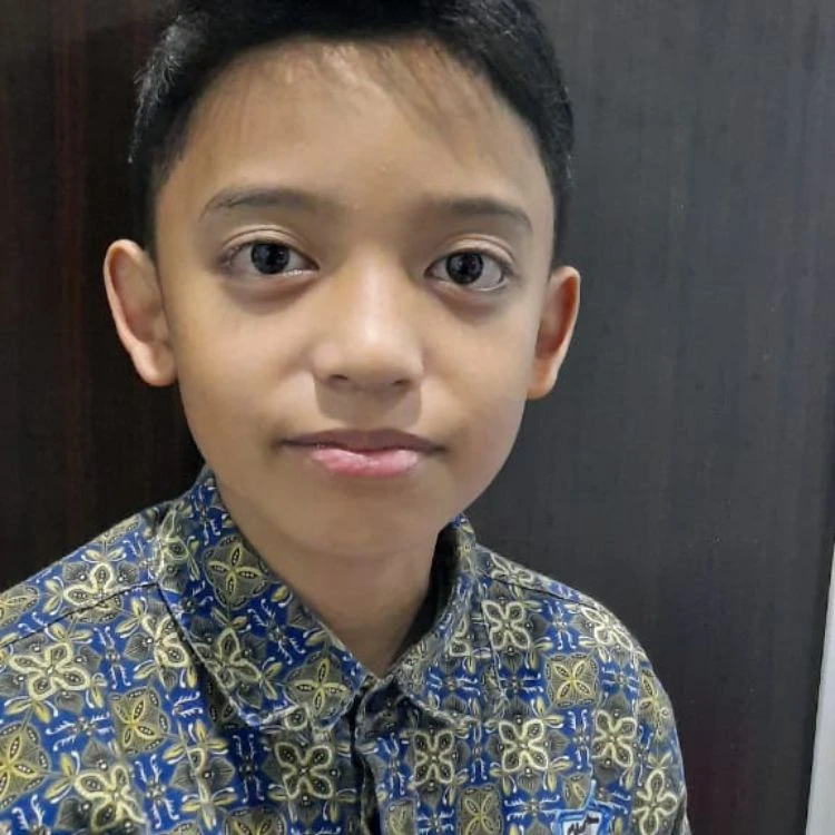 Foto siswa Malfy memberikan testimoni selama belajar coding di Alhazen Academy
